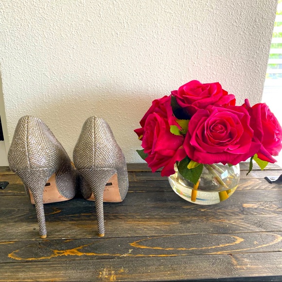 Badgley Mischka iridescent glitter/shiny metallic heels (size 6).🌹 - Picture 8 of 16